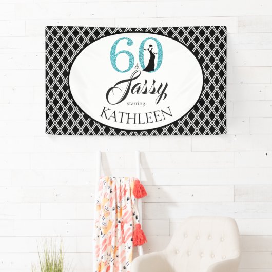 60 en Sassy Custom 60th Birthday Blue Glitter Spandoek (Insitu)