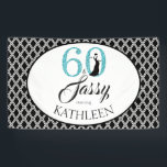 60 en Sassy Custom 60th Birthday Blue Glitter Spandoek<br><div class="desc">Elegant 60 en sassy personalized 60e verjaardagsbanner, de woorden 60 en sassy zijn in turquoise blue glitter en zwart. De achtergrond is een zwart-wit diamantpatroon. U kunt deze banner met jouw naam gemakkelijk aanpassen. In onze winkel zijn er vergelijkbare producten beschikbaar, zoals uitnodigingen voor 60e verjaardag en benodigdheden voor 60e...</div>
