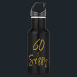 60 en Sassy Gold Folie Verjaardag Water Fles<br><div class="desc">Zestig en Sassy Gold Foil Verjaardag Water Fles voor Verjaardag Party Celebration</div>