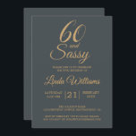 60 en Sassy Off-Black Gold 60th Birthday Party Kaart<br><div class="desc">Het vieren van 60 in stijl met dit moderne 60ste verjaardagsontwerp in glamoureus van zwart en goud, een chic 60ste verjaardagsuitnodiging die je gewoon kunt personaliseren en uitzenden voor de viering van je zestigste verjaardagsfeestje. De woorden zestig en sassy zijn in faux goudglitter en zijn gebaseerd op moderne typografie. Neem...</div>
