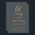 60 en Sassy Off-Black Gold 60th Birthday Party Kaart<br><div class="desc">Het vieren van 60 in stijl met dit moderne 60ste verjaardagsontwerp in glamoureus van zwart en goud, een chic 60ste verjaardagsuitnodiging die je gewoon kunt personaliseren en uitzenden voor de viering van je zestigste verjaardagsfeestje. De woorden zestig en sassy zijn in faux goudglitter en zijn gebaseerd op moderne typografie. Neem...</div>