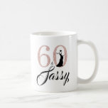 60 en Sassy Pink Glitter 60th Birthday Koffiemok<br><div class="desc">Viel het draaien van 60 in stijl met dit elegante 60ste verjaardagsontwerp. 60 en sassy in faux roze glitter en zwart met dansende silhouette. De bijbehorende producten en andere kleuren zijn beschikbaar in onze winkel. Aangepaste verzoeken zijn welkom.</div>