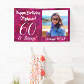 60 en Sassy Pink Name Happy Birthday Foto Spandoek (Insitu)