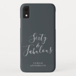 60 en Sassy Script Black White 60th Birthday Case-Mate iPhone Case<br><div class="desc">Moderne 60 en het geval van de de verjaardagstelefoon van het Sassy met chic wit manuscript op een off-white achtergrond. Viel je 60ste verjaardag in stijl met dit zwarte en witte trendy design en voeg gewoon jouw naam toe. Exclusief voor u ontworpen door Happy Dolphin Studio. Neem contact met ons...</div>