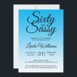 60 en Sassy Sky Blue Ombre 60th Birthday Kaart<br><div class="desc">Het vieren van het 60-jarig worden in stijl met dit moderne 60ste verjaardagsontwerp op een sky blue ombre dip dye effect background, een chic 60ste verjaardagsuitnodiging die je eenvoudig kunt personaliseren en uitzenden voor je 60ste verjaardagsfeest. De woorden zestig en assy worden geplaatst gebruikend elegante handgeschreven manuscriptkalligrafie. Exclusief voor u...</div>