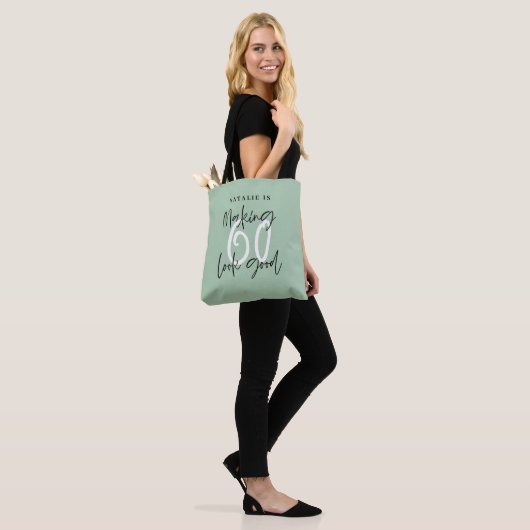 60 er goed uit laten zien tote bag (Op model)