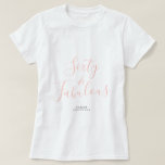 60 Fabulous Pink Custom Name 60th Birthday Gift T-shirt<br><div class="desc">Viel het draaien 60 in stijl met deze douanenaam moderne 60e verjaardag t-shirt met tekst 60 en assy in elegante pastelroze handgeschreven manuscriptkalligrafie. Voeg gewoon jouw naam toe aan dit 60ste verjaardagsfeest T-shirt. Perfect verjaardagscadeau voor een moderne,  stijlvolle en elegante 60-jarige. Exclusief voor u ontworpen door Happy Dolphin Studio.</div>