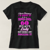 60 jaar oude dame Funny 60th Birthday Rockin' sind T-shirt (Design voorkant)