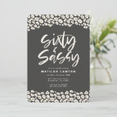 60-jarige fotograaf en 60-jarige feestdag aankondiging (Staand voorkant)