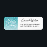 60 Sassy Blue Glitter 60th Birthday Return Address Etiket<br><div class="desc">Vier het veranderen van 60 in stijl met dit moderne 60ste verjaardagsontwerp op een turquoise blauwe glitter ombre achtergrond, een chique 60ste verjaardag retour adreslabel dat u eenvoudig kunt personaliseren en verzenden voor uw zestigste verjaardag feestviering. De woorden zestig en sassy zijn ingesteld met behulp van modern script. Als u...</div>