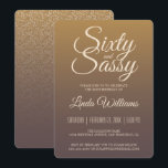 60 Sassy Gold Burgundy Ombre 60th Birthday Party Kaart<br><div class="desc">Het feest wordt 60 in stijl met dit glamoureuze 60ste verjaardagsontwerp in faux gold en burgundy ombre. De achterkant van de kaart heeft een faux goudglitter kleur die vervaagt op een Bourgogdische achtergrond. De woorden 60 en sassy worden geplaatst gebruikend moderne typografie. Een 60ste verjaardag uitnodiging die je kunt personaliseren...</div>