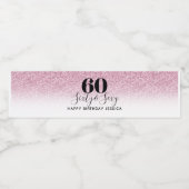 60 & Sexy Hot Pink Faux Glitter Ombre Birthday Waterfles Etiket (Enkel label)