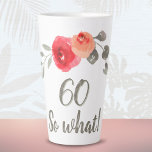 60 Wat Funny Waterverf Roos 60th Birthday Latte Mok<br><div class="desc">60 Wat een grappige Waterverf Roos 60e verjaardag latte Mok. Waterverf rode rozen en draden met grappige quote 60,  dus wat? Geweldig cadeauidee voor een vrouw of een man die de 60ste verjaardag viert en een gevoel van humor heeft.</div>