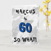 60 zo wat Grappig Citaat en Naam Blauw 60th Birthd Kaart (Gele Bloem)