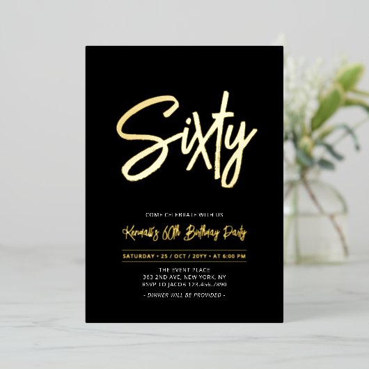 60 | Zwart grafisch script 60e verjaardag Folie Uitnodiging (Staand Voorkant)