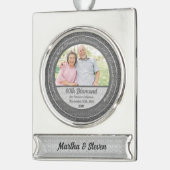 60e Diamond Jubileum Datum en naam foto Verzilverd Banner Ornament (Links)