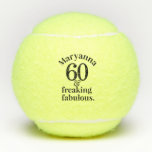 60e Fabulous Birthday Personalized Funny Tennisballen<br><div class="desc">Persoonlijke 60 en Fabulous grappige citaat op een grappige aangepaste tennisbal die voor elke leeftijd werkt, voor je beste vriend of familielid die geweldig is in tennis, of gewoon geweldig in het leven in het algemeen - is een geweldige inspirerend opname-me-up om je speelpartner op te vrolijken. Pas je aan...</div>