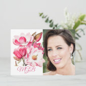 60e Floral Pink Elegant Foto Monogram Birthday Kaart (Staand voorkant)