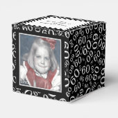 60e foto aandenken - zwart/wit nummerpatroon bedankdoosjes (Achterkant)