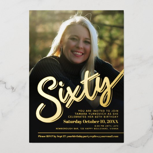 60e geboortedag, aangepast fotoscript goud folie uitnodiging (Voorkant)