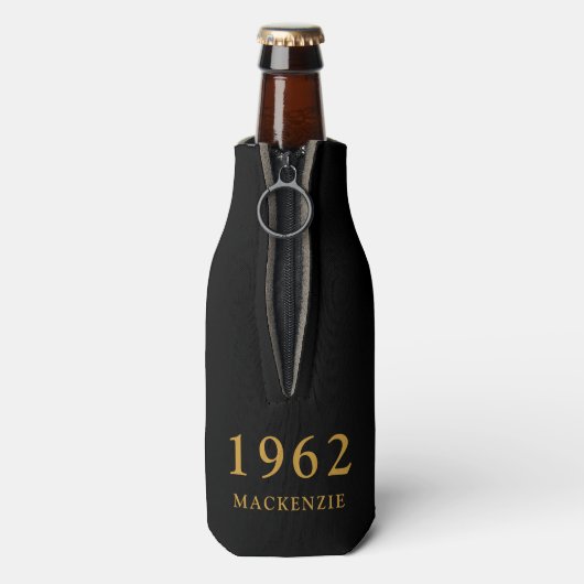 60e verjaardag 1962 Naam Elegant Gold White Black Flesjeskoeler (Fles Achterkant)