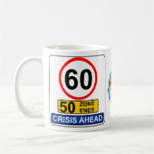 60e verjaardag 60 jaar oude Funny Crisis Road Sign Koffiemok (Links)