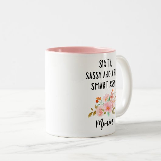 60e verjaardag, 60 Sassy en een beetje slimme Assy Tweekleurige Koffiemok (Voorkant rechts)