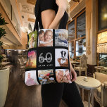 60e verjaardag aangepaste fotocollage zwarte vrouw tote bag<br><div class="desc">Een uniek cadeau voor de 60e verjaardag van een vrouw, die haar leven viert met een collage van 8 van je eigen foto's, afbeeldingen. Personaliseer en voeg haar naam, leeftijd 60 en een datum toe. Een chique zwarte achtergrond. Grijze en witte letters en cijfers. De naam is geschreven met een...</div>