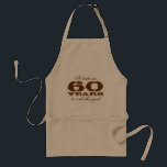 60e verjaardag BBQ schort voor mannen en vrouwen<br><div class="desc">60e verjaardag BBQ schort voor mannen en vrouwen met grappige kookcitaat. Het kostte me 60 jaar om zo goed te koken. Cadeau voor zestigjarige man of vrouw; vader, moeder, oom, tante, opa, oma, broer, zussen, echtgenoot, echtgenote etc. Aanpasbaar leeftijd nummer en kleur. Leuk verjaardagsdiner feest cadeau idee met citaat voor...</div>