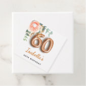 60e verjaardag bloem roosgoud eucalyptus monogram bedankjes labels (In situ)