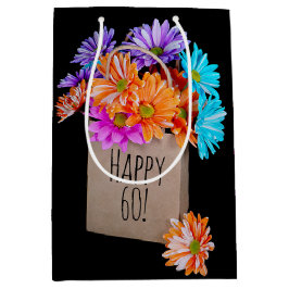60e verjaardag Daisy Bouquet in papierzak Medium Cadeauzakje