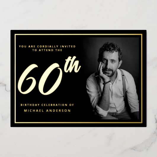 60e verjaardag foto zwart goud elegant folie uitnodiging (Voorkant)