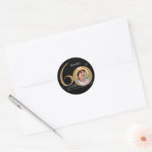 60e verjaardag kalligrafie goud zwart elegante fot ronde sticker (Envelop)