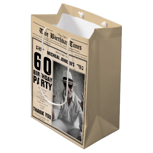 60e Verjaardag Krant Fun Custom Foto Medium Cadeauzakje (Voorkant Gekanteld)