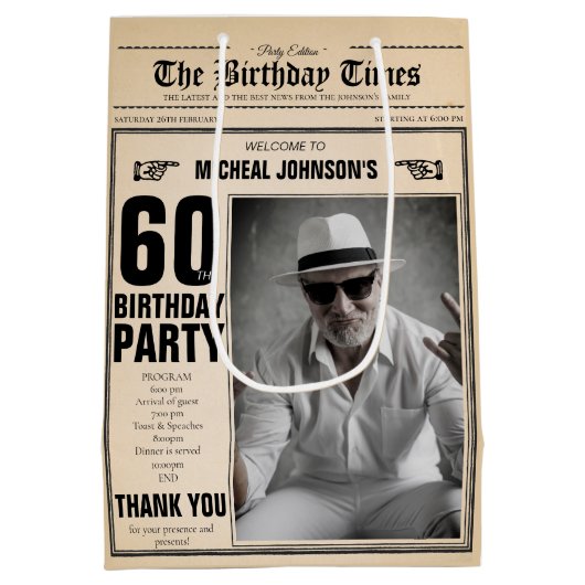 60e Verjaardag Krant Fun Custom Foto Medium Cadeauzakje (Achterkant)