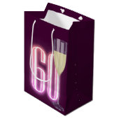 60e verjaardag Neon Sign with Wine Medium Cadeauzakje (Voorkant Gekanteld)