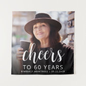 60e verjaardag Party Foto Wit Script Cheers Wandkleed (Voorkant)