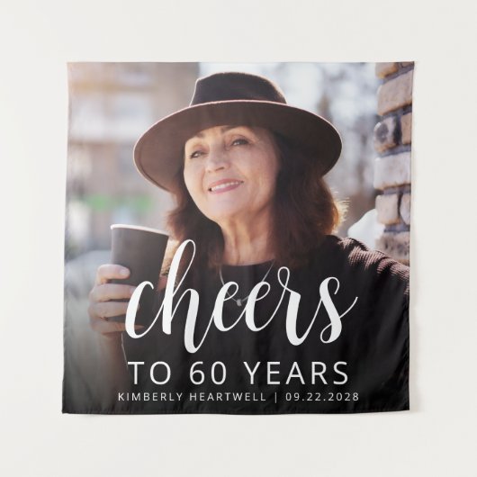 60e verjaardag Party Foto Wit Script Cheers Wandkleed (Voorkant)