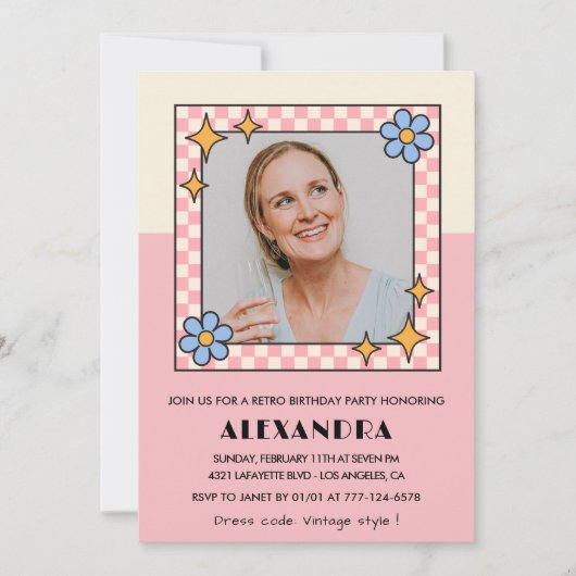60e verjaardag uitnodiging Retro Groovy Pink Flowe (Voorkant)