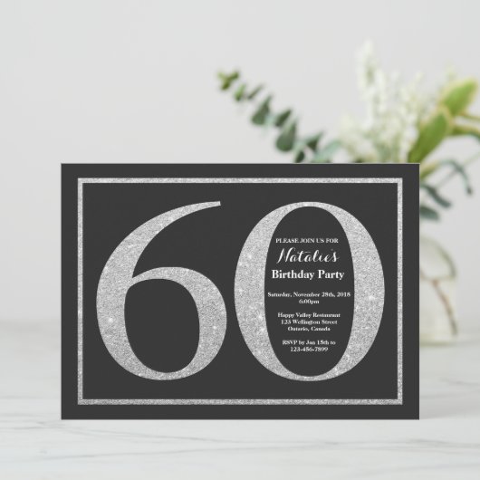 60e verjaardag uitnodiging zilveren glitter krijtb (Staand voorkant)