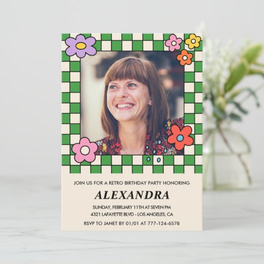 60e verjaardag uitnodigingen Retro Groovy Bloemen (Staand voorkant)