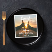 60e verjaardag voor jongens die bier eten servet