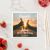 60e verjaardag voor jongens die bier eten servet (Insitu)