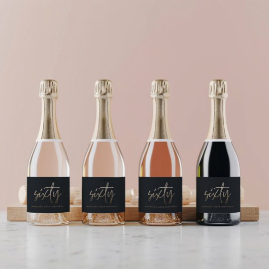 60e Verjaardag Zwart en goud script modern minimal Sparkling Wijnetiket