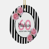 60e verjaardag zwarte strepen roze rozenrozen naam keramisch ornament (Rechts)
