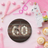 60e verjaardagsmarquee-teken op bakstenen muur papieren bordje (Feest)