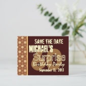 60e Verrassingsverjaardag Save the Date Gold Aankondigingskaart (Staand voorkant)