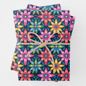  60s Vibe Mod Daisies All-over Print Inpakpapier Vel (In situ)