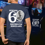 60th Birthday dubbelzijdige foto naam witte tekst<br><div class="desc">Gelukkige 60e verjaardag witte tekst, naam en twee foto's t-shirt. Leuke dubbelzijdige 60e gepersonaliseerde foto t-shirt in vet wit tekst ontwerp. Personaliseer dit shirt met een foto van de jarige in het midden van het nummer 0 op zowel de voorkant als de achterkant. Geweldig idee om wat plezier toe te...</div>