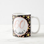 60th Birthday Funny I'm 60 zo Motivatie Koffiemok<br><div class="desc">Deze mok heeft een bloempatroon en is perfect voor iemand die 60ste verjaardag viert. Het komt met een grappig en motivatie citaat 60, dus wat, en is perfect voor een persoon met een gevoel van humor. De mok heeft een mooi bloempatroon met roze en gele bloemen op een zwarte achtergrond....</div>